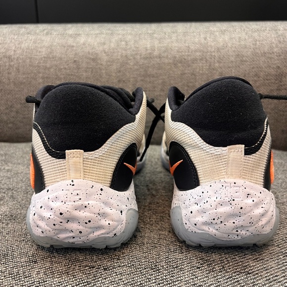 PG 6’s, size 12.5, basketball shoes - Picture 3 of 7